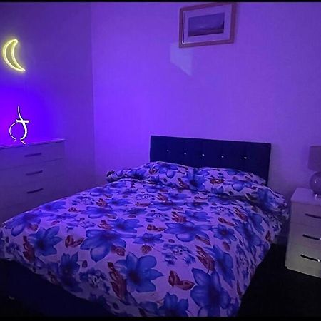 Апартаменти Modern 2-Bed Flat In Salford Манчестер Екстер'єр фото