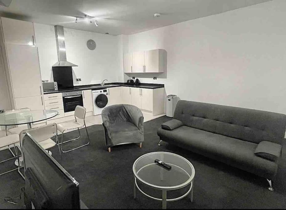 Апартаменти Modern 2-Bed Flat In Salford Манчестер Екстер'єр фото